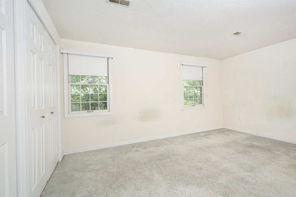 Shrewsbury, Massachusetts 01545, United States, 2 Bedrooms Bedrooms, ,3 BathroomsBathrooms,Residential,Pending,208648