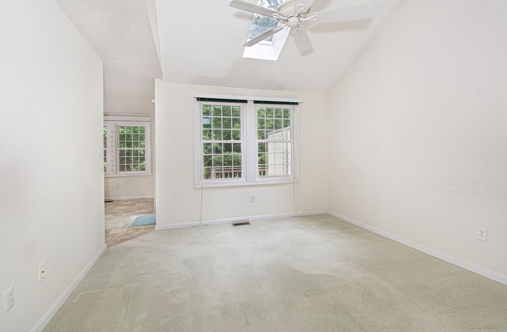 Shrewsbury, Massachusetts 01545, United States, 2 Bedrooms Bedrooms, ,3 BathroomsBathrooms,Residential,Pending,208648