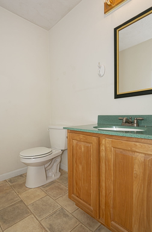 Shrewsbury, Massachusetts 01545, United States, 2 Bedrooms Bedrooms, ,3 BathroomsBathrooms,Residential,Pending,208648