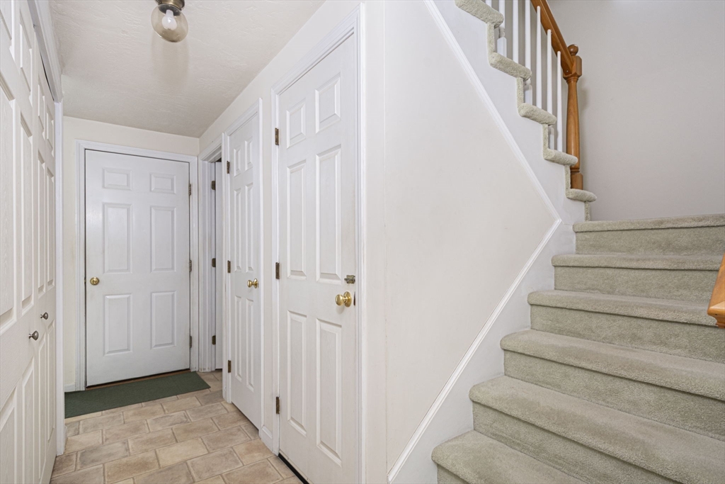 Shrewsbury, Massachusetts 01545, United States, 2 Bedrooms Bedrooms, ,3 BathroomsBathrooms,Residential,Pending,208648