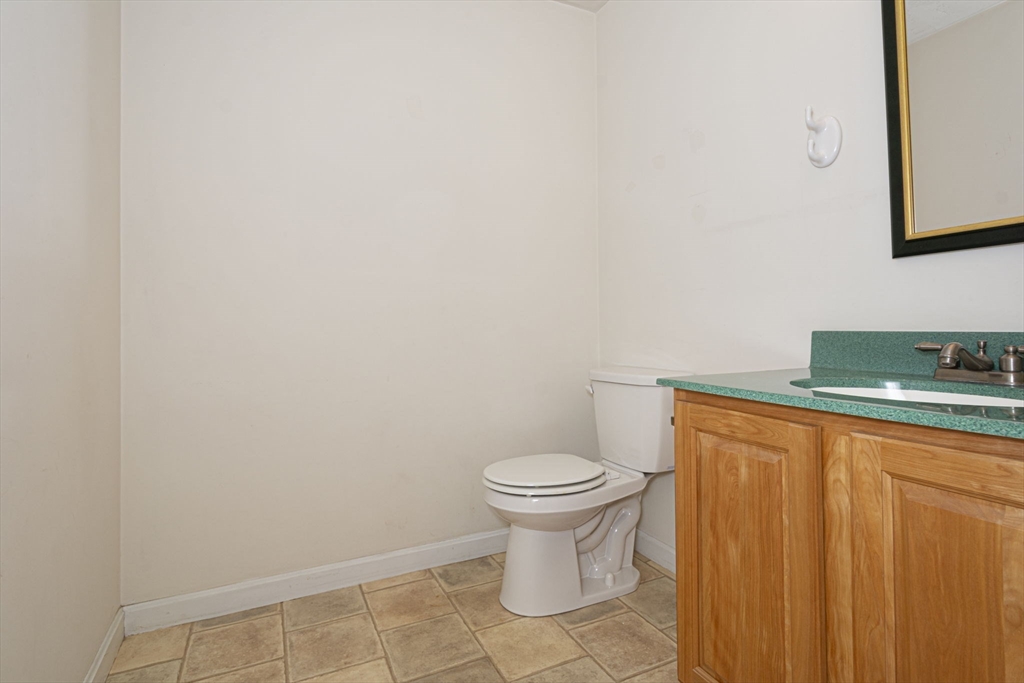 Shrewsbury, Massachusetts 01545, United States, 2 Bedrooms Bedrooms, ,3 BathroomsBathrooms,Residential,Pending,208648