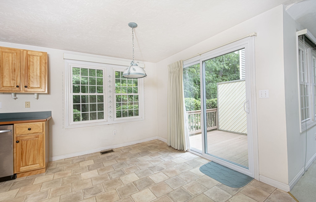 Shrewsbury, Massachusetts 01545, United States, 2 Bedrooms Bedrooms, ,3 BathroomsBathrooms,Residential,Pending,208648