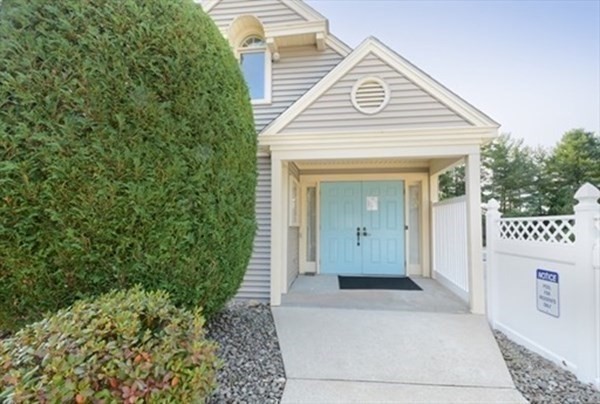 Shrewsbury, Massachusetts 01545, United States, 2 Bedrooms Bedrooms, ,3 BathroomsBathrooms,Residential,Pending,208648