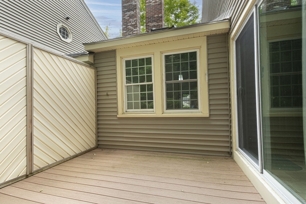 Shrewsbury, Massachusetts 01545, United States, 2 Bedrooms Bedrooms, ,3 BathroomsBathrooms,Residential,Pending,208648