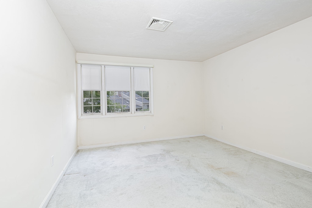 Shrewsbury, Massachusetts 01545, United States, 2 Bedrooms Bedrooms, ,3 BathroomsBathrooms,Residential,Pending,208648