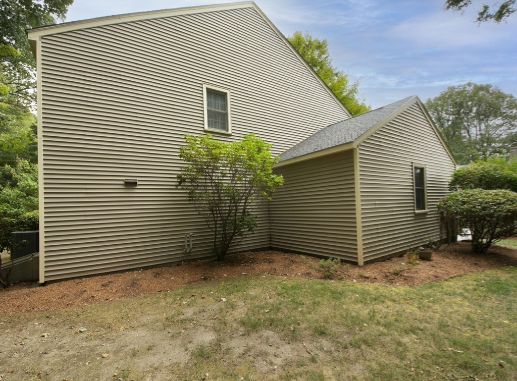 Shrewsbury, Massachusetts 01545, United States, 2 Bedrooms Bedrooms, ,3 BathroomsBathrooms,Residential,Pending,208648