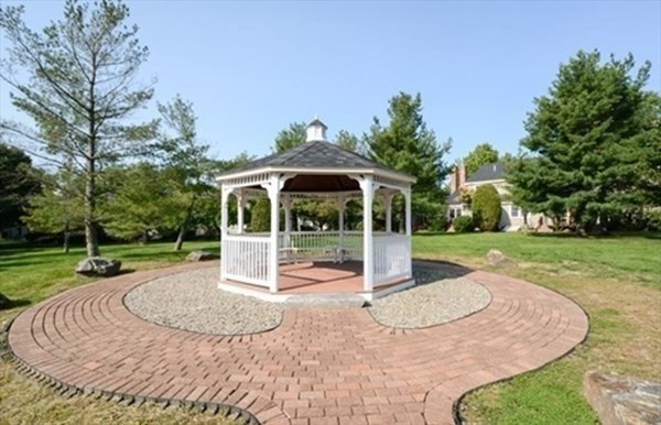 Shrewsbury, Massachusetts 01545, United States, 2 Bedrooms Bedrooms, ,3 BathroomsBathrooms,Residential,Pending,208648