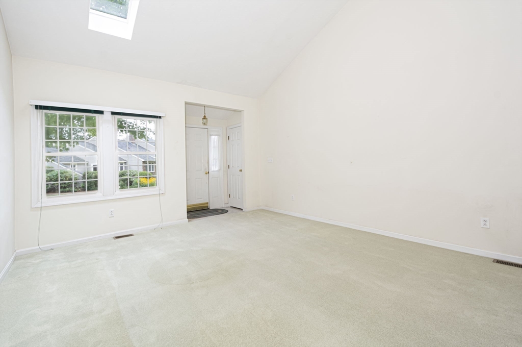 Shrewsbury, Massachusetts 01545, United States, 2 Bedrooms Bedrooms, ,3 BathroomsBathrooms,Residential,Pending,208648