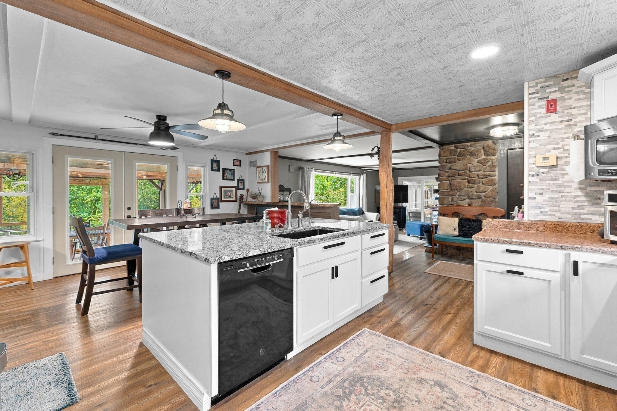 8 Bloomfield Ave