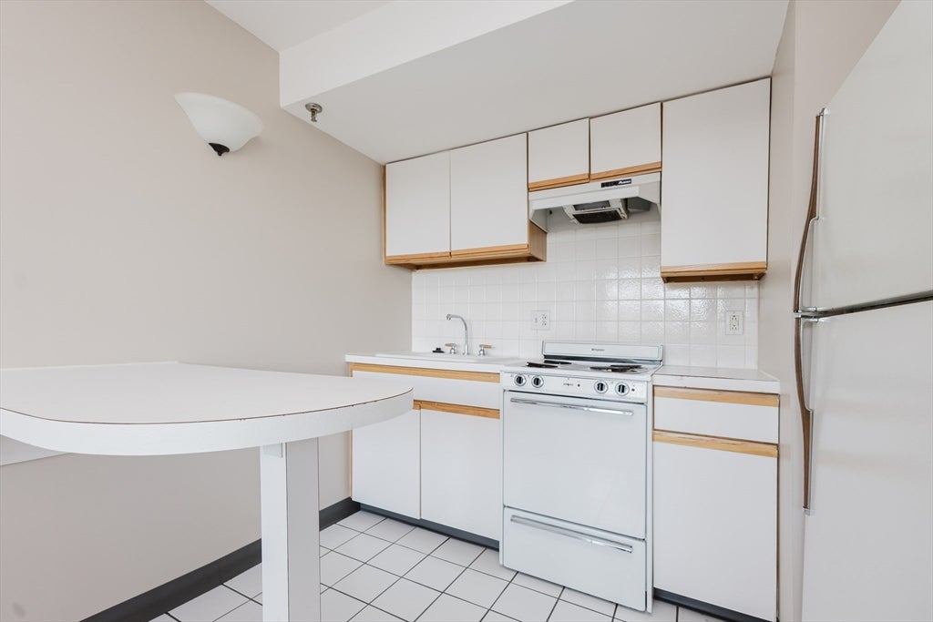 1933 Commonwealth Avenue #410, Boston, MA Photo #19