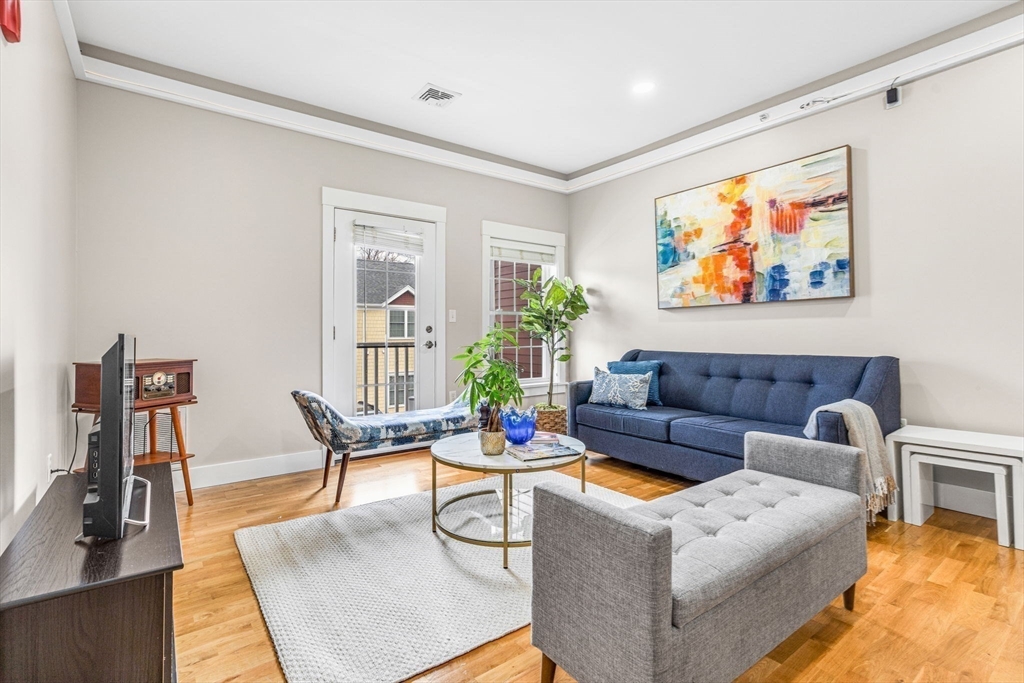 54 Loomis St 2202