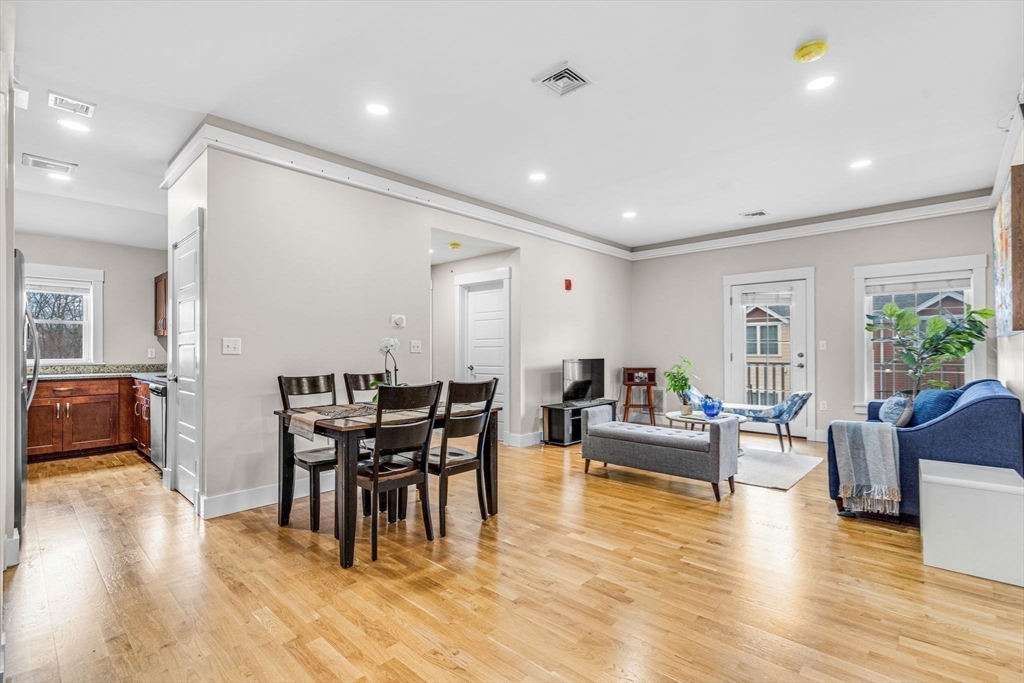 54 Loomis St 2202