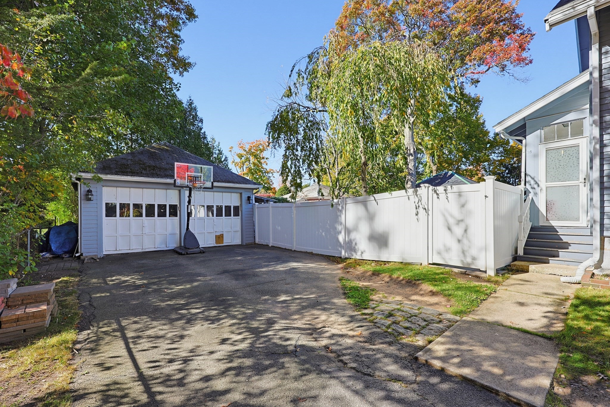 21 Doris Ave