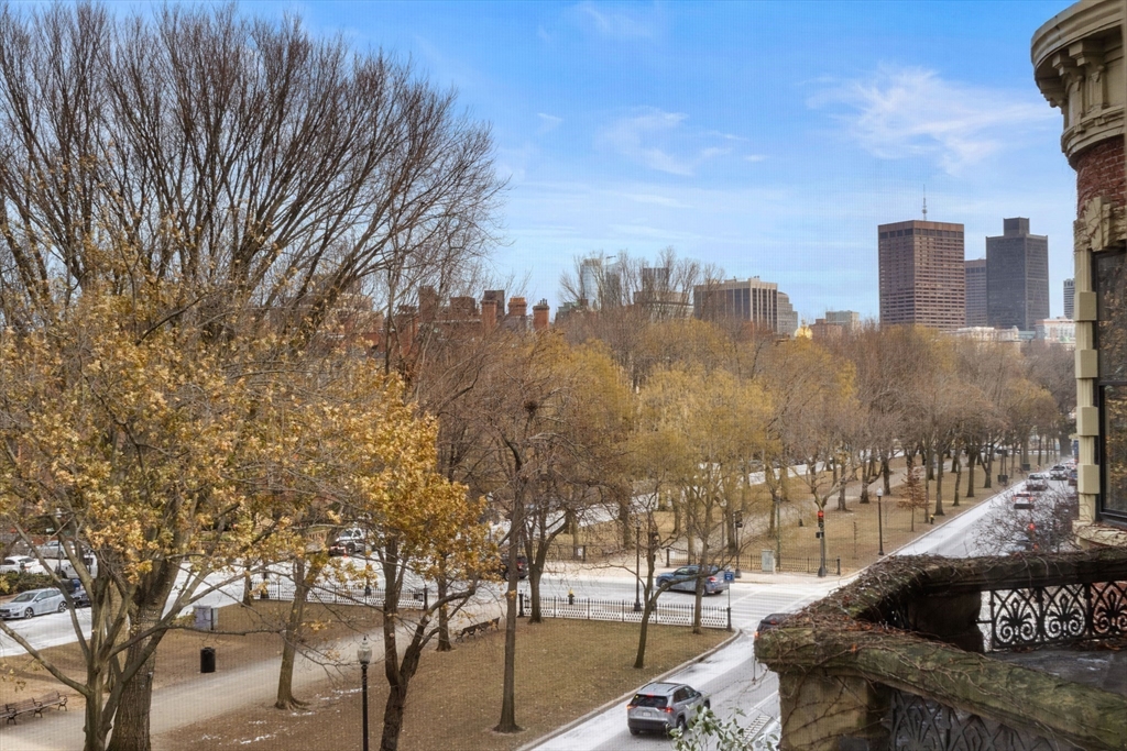 64 Commonwealth Ave 5