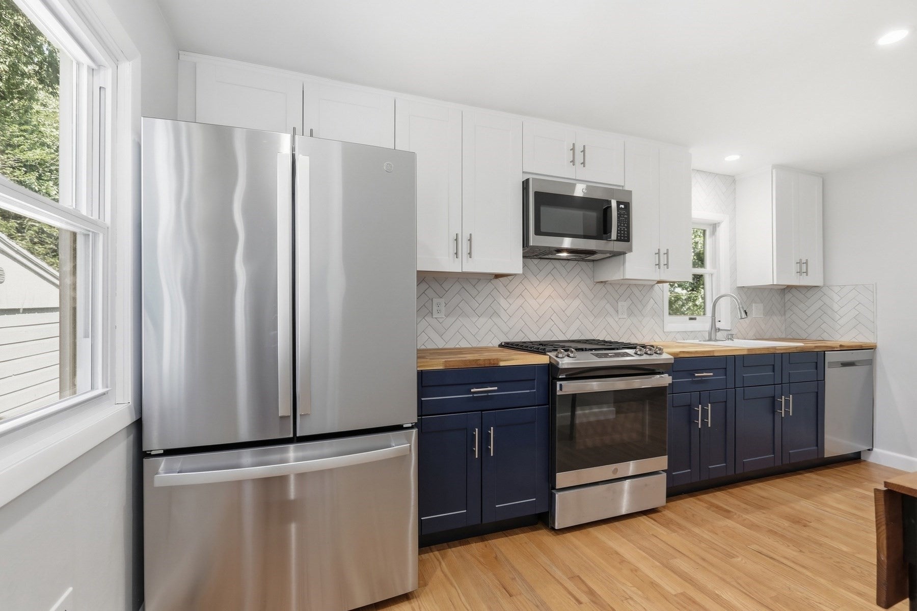 4 Claire RD, Amesbury, MA, 4 Claire RD, Amesbury, MA Photo #2