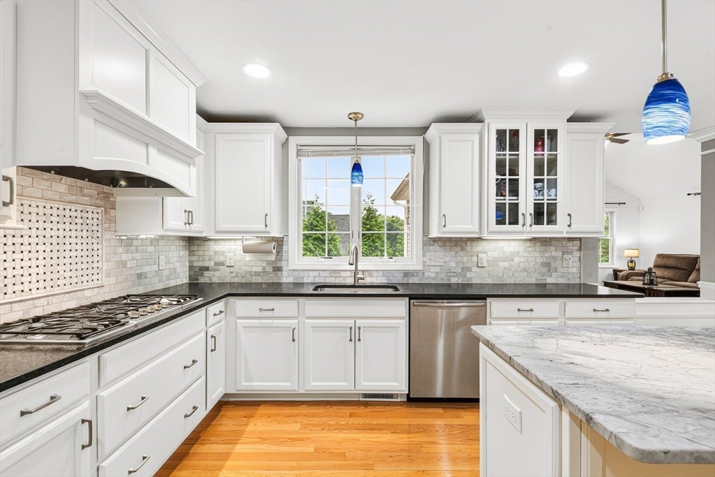 14 Longbrook Dr