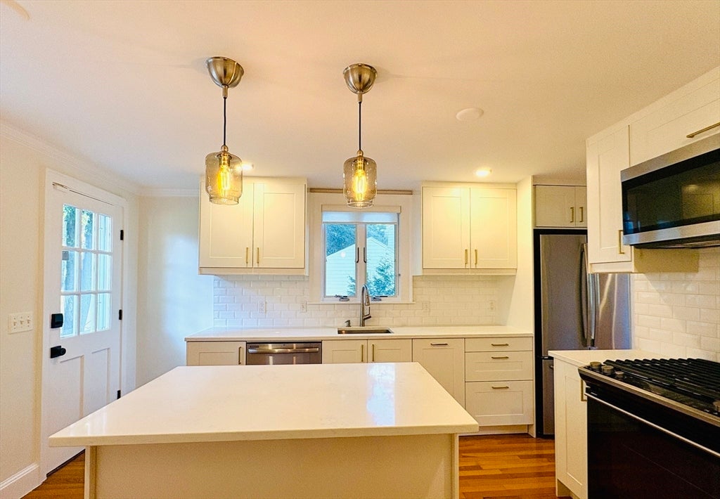 308 Webster St, Needham, MA Photo #11