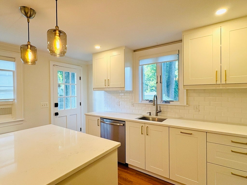 308 Webster St, Needham, MA Photo #9