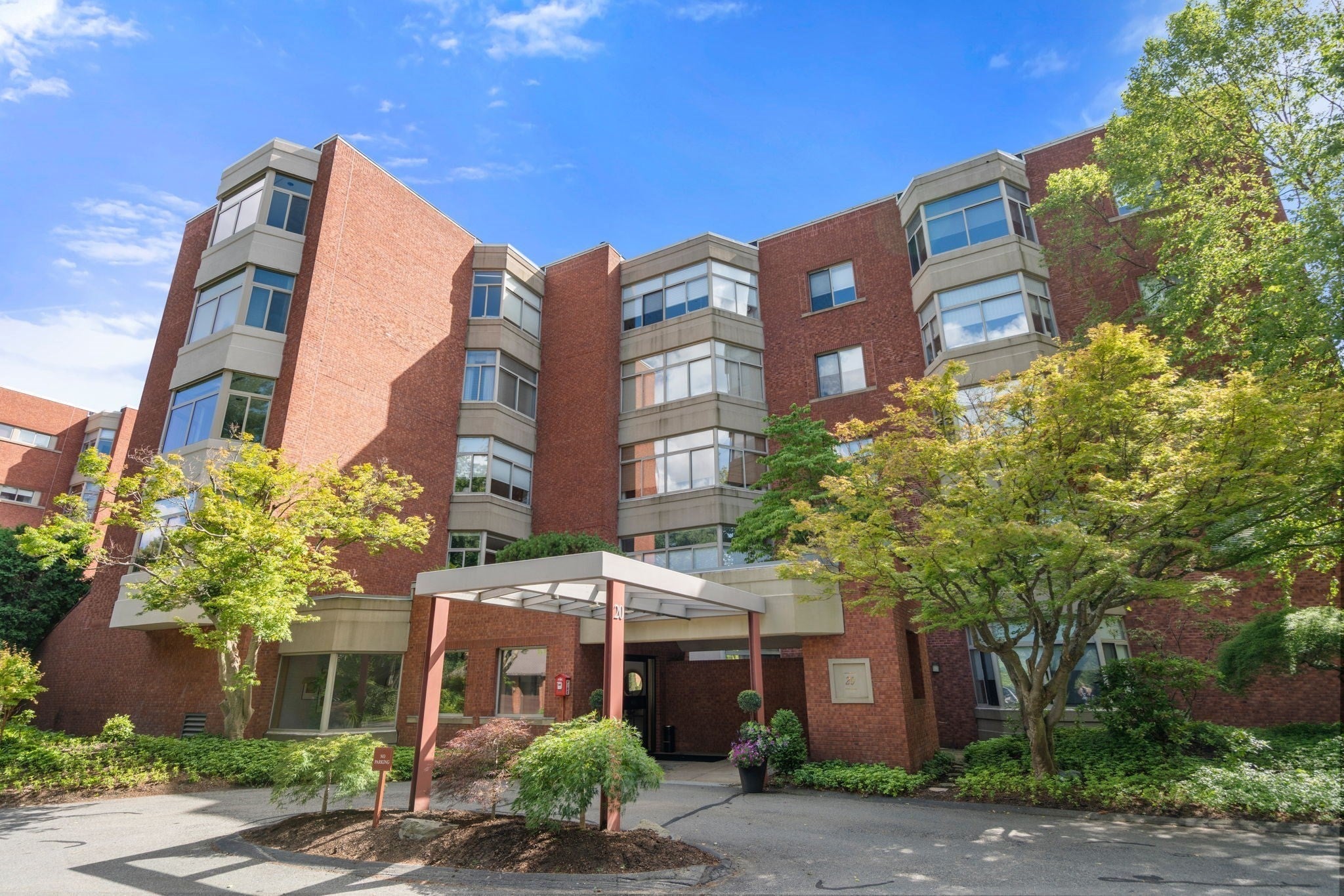 99 Florence ST 204B, Newton MA 02467