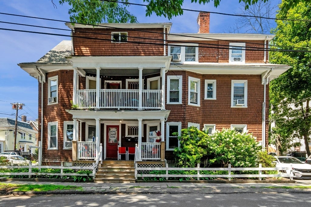 Photo of 2 Mace Pl, Lynn, MA