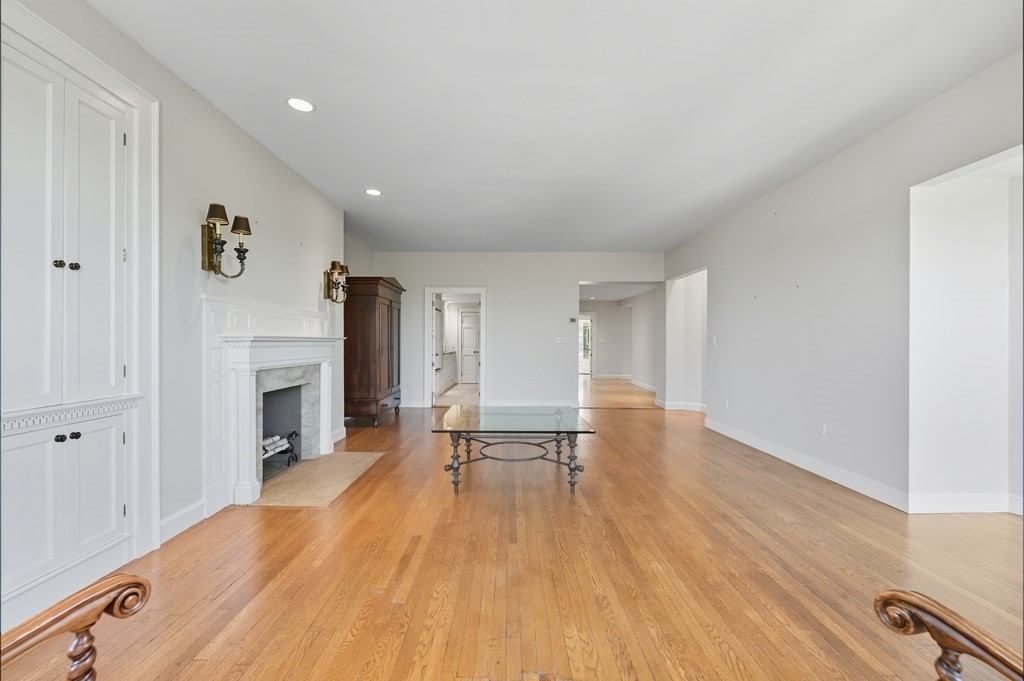 412 Beacon 6