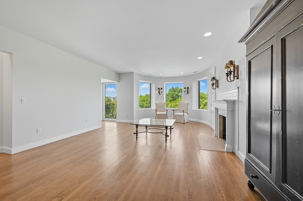 412 Beacon 6