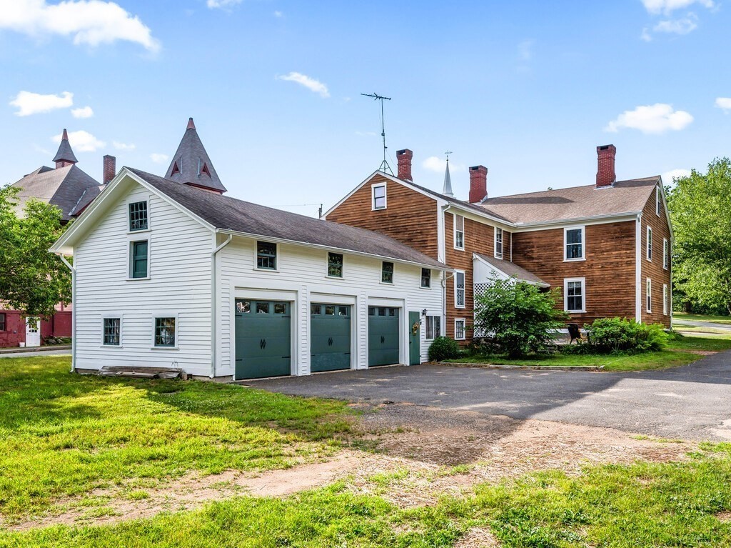 19 Main St