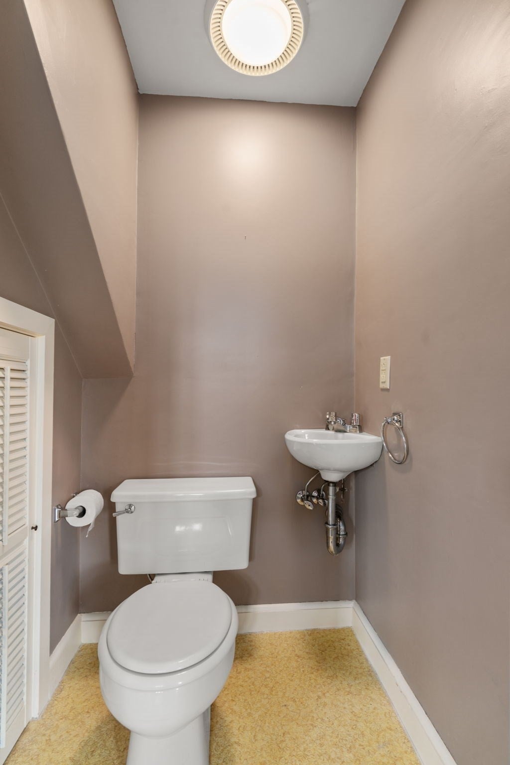 60 Wellesley Street, Weston, MA, 60 Wellesley Street, Weston, MA Photo #23