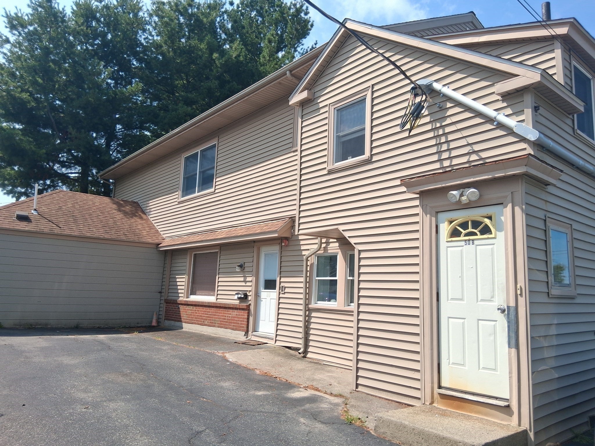 484 Burncoat St