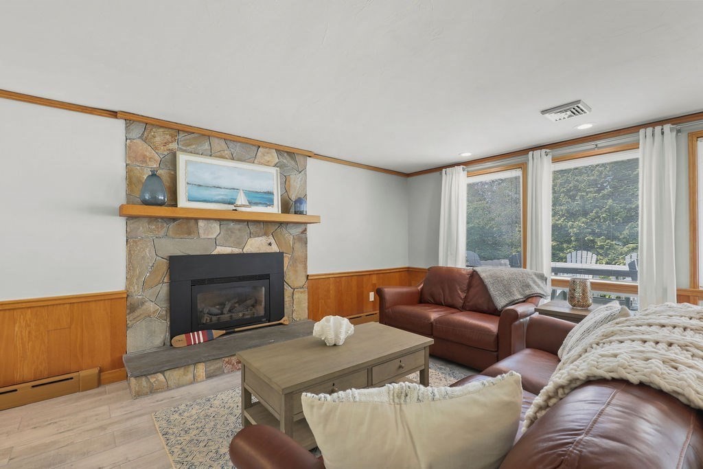 566 Shore Rd