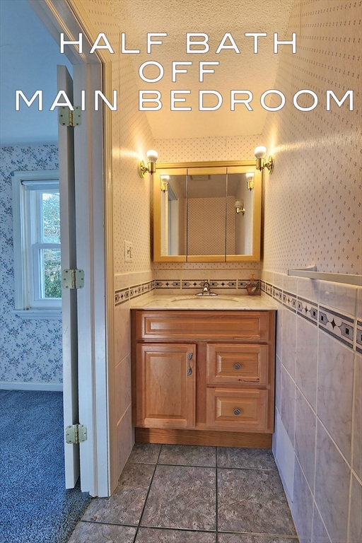 Agawam, Massachusetts 01030, United States, 3 Bedrooms Bedrooms, ,3 BathroomsBathrooms,Residential,Active,247749