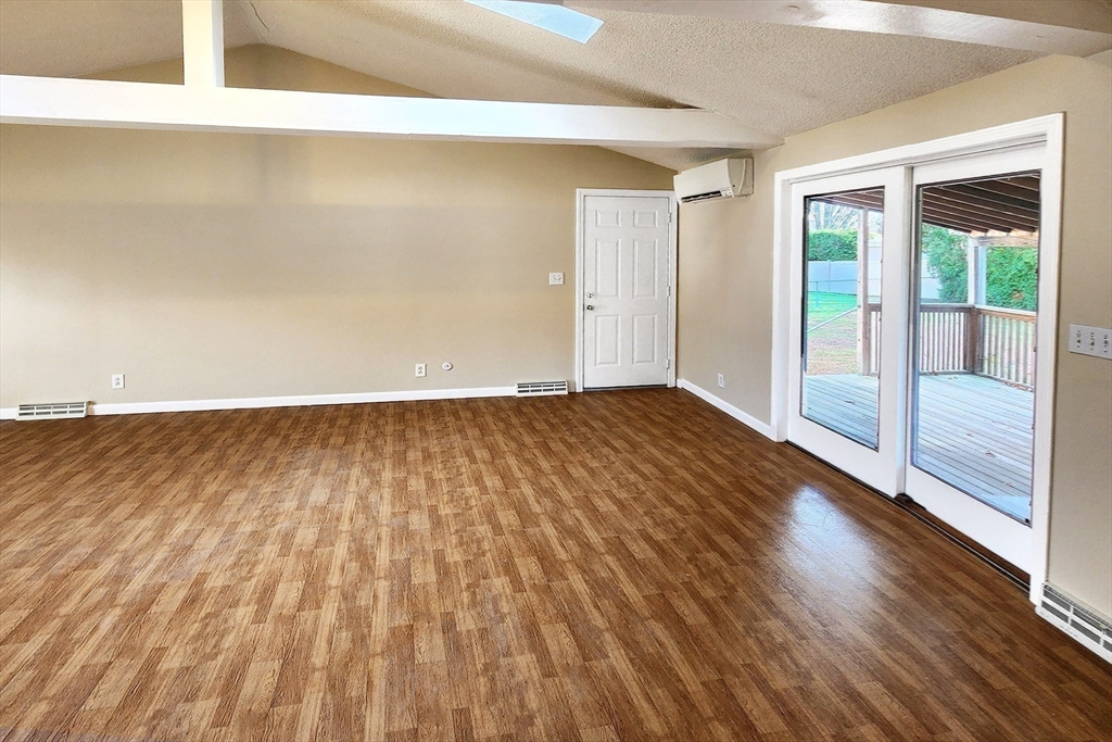 Agawam, Massachusetts 01030, United States, 3 Bedrooms Bedrooms, ,3 BathroomsBathrooms,Residential,Active,247749