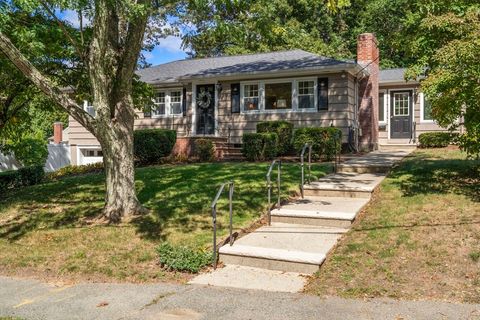 61 Alton St Walpole MA 02081