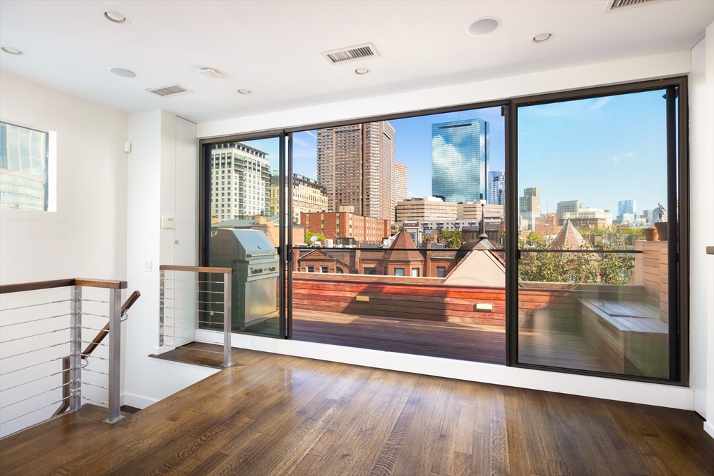 Click for 234 W Newton St #PH, Boston, MA slideshow