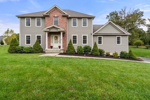 4 Lauren Ln Southwick MA 01077
