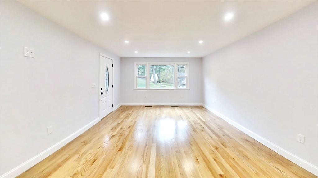 8 Reardon Rd, Hudson, MA Photo #6