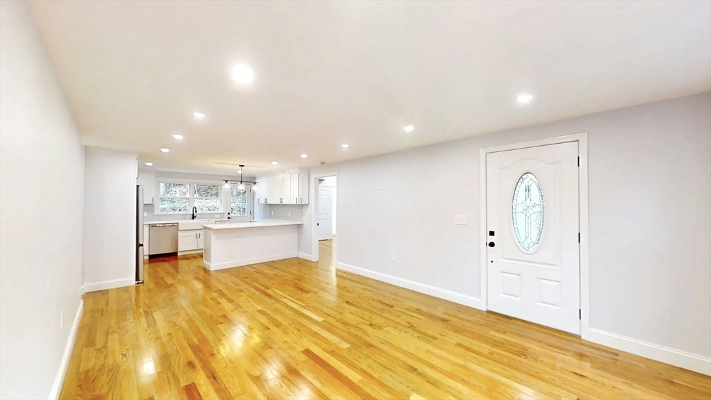 8 Reardon Rd, Hudson, MA Photo #7