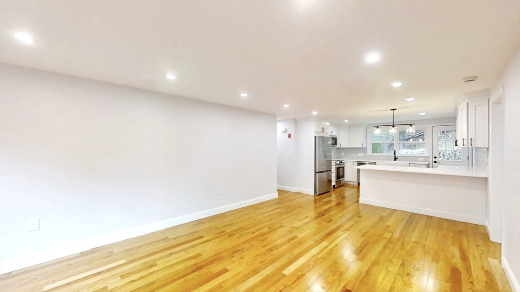 8 Reardon Rd, Hudson, MA Photo #8