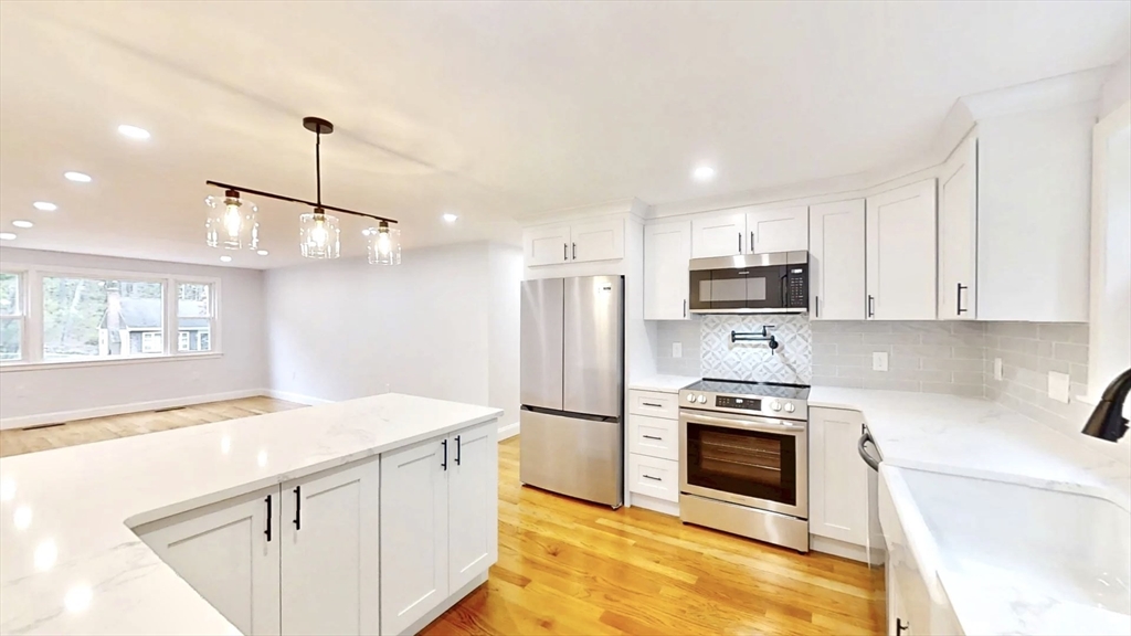 8 Reardon Rd, Hudson, MA Photo #1