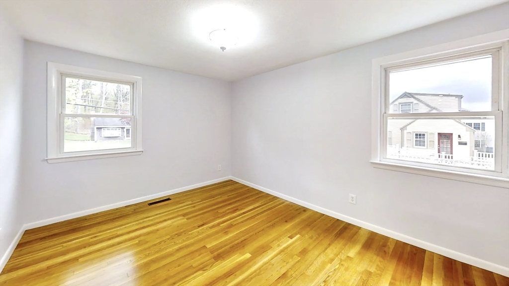 8 Reardon Rd, Hudson, MA Photo #23