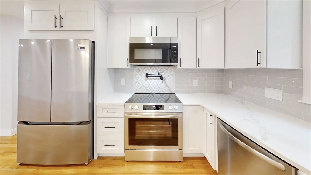 8 Reardon Rd, Hudson, MA Photo #12
