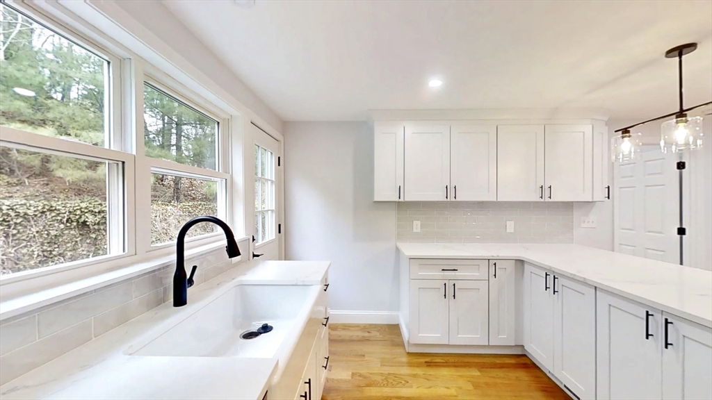 8 Reardon Rd, Hudson, MA Photo #10