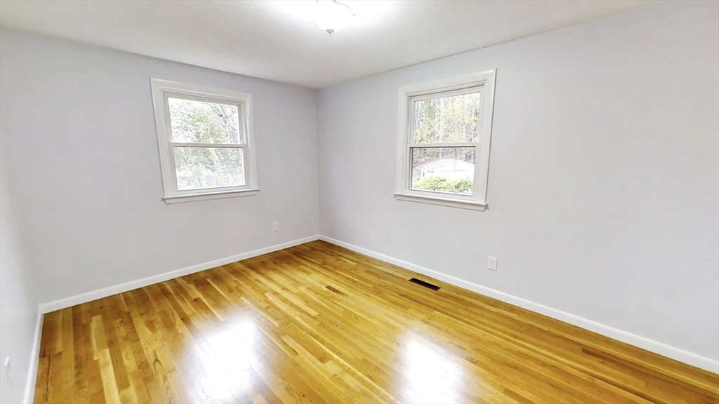 8 Reardon Rd, Hudson, MA Photo #19