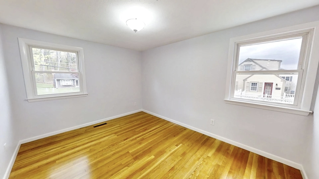 8 Reardon Rd, Hudson, MA Photo #20