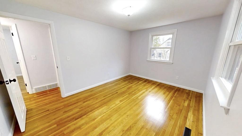 8 Reardon Rd, Hudson, MA Photo #18