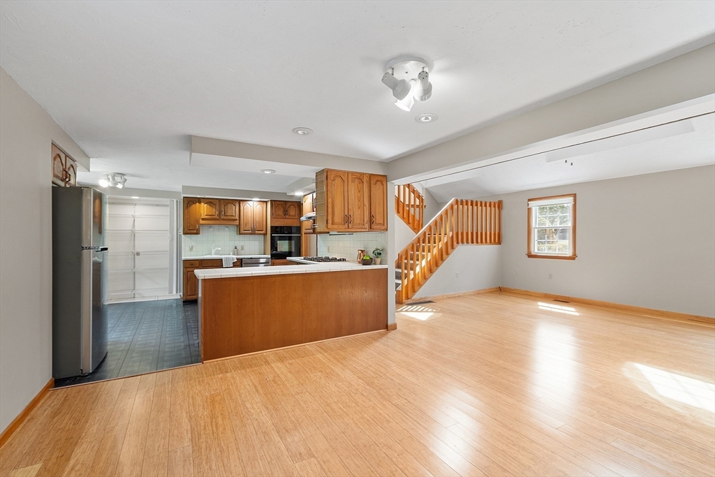 West Boylston, Massachusetts 01583, United States, 4 Bedrooms Bedrooms, ,3 BathroomsBathrooms,Residential,Pending,206545