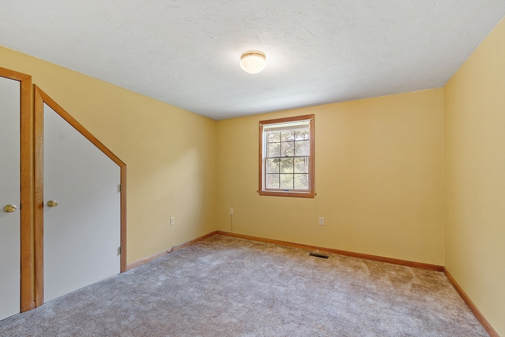 West Boylston, Massachusetts 01583, United States, 4 Bedrooms Bedrooms, ,3 BathroomsBathrooms,Residential,Pending,206545