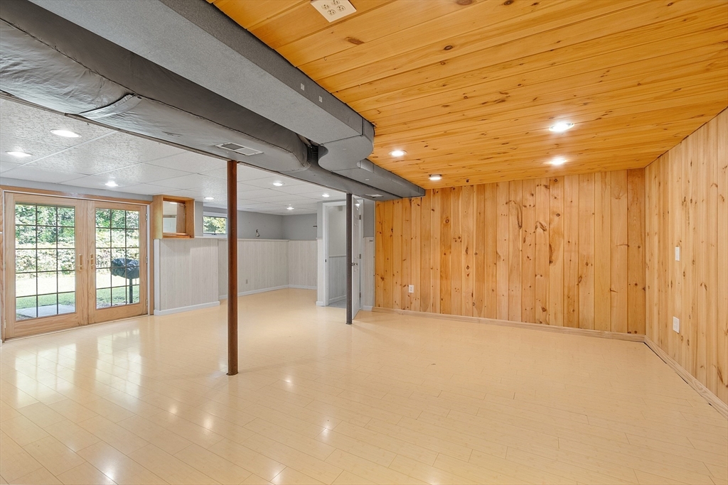 West Boylston, Massachusetts 01583, United States, 4 Bedrooms Bedrooms, ,3 BathroomsBathrooms,Residential,Pending,206545