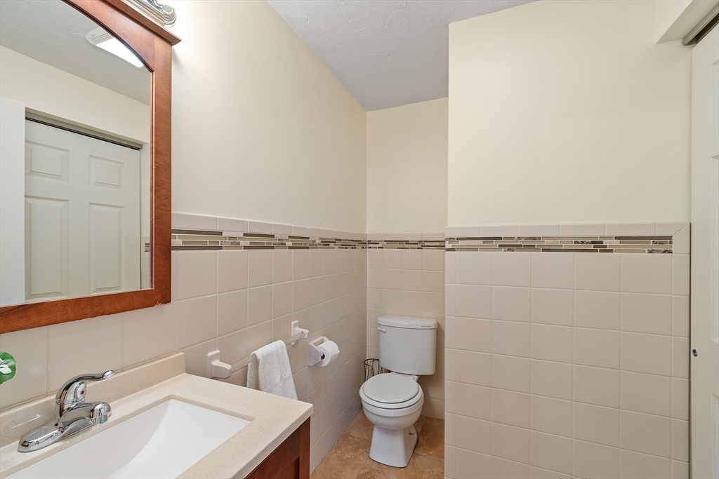 West Boylston, Massachusetts 01583, United States, 4 Bedrooms Bedrooms, ,3 BathroomsBathrooms,Residential,Pending,206545