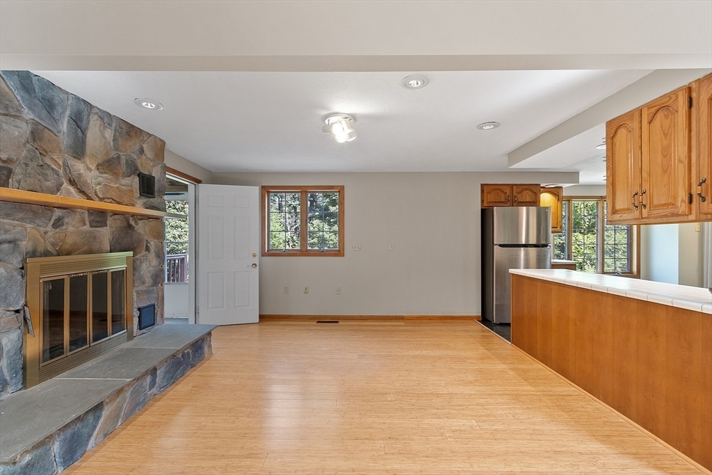 West Boylston, Massachusetts 01583, United States, 4 Bedrooms Bedrooms, ,3 BathroomsBathrooms,Residential,Pending,206545